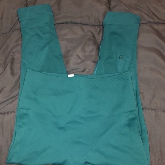 Lululemon zone in crop leggings - Picture 5 of 5